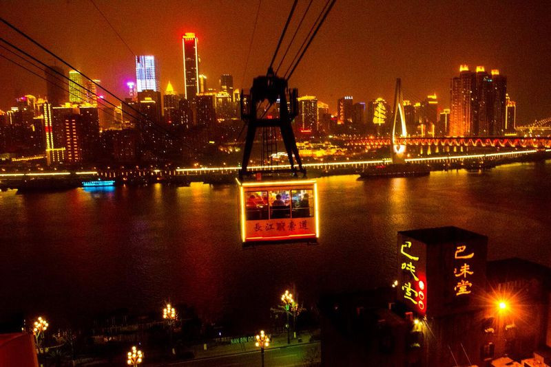看完夜景还可以顺便坐长江索道回解放碑,太给力!