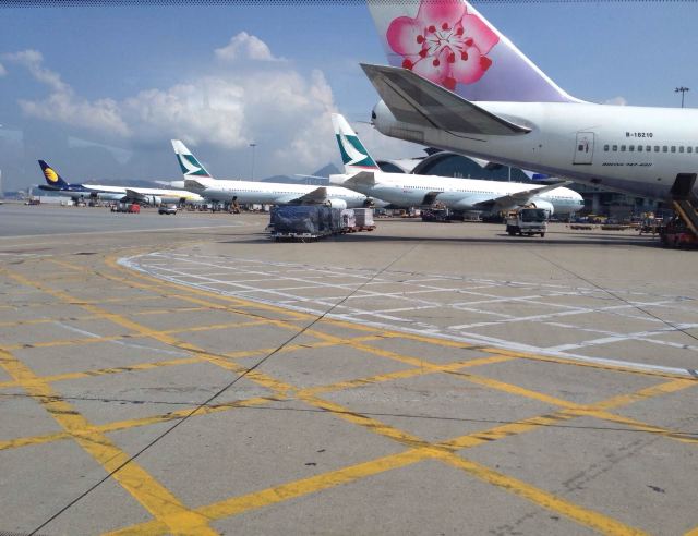 期待已久的亲姐妹之旅 香港国际机场 飞机两个小时抵达清迈 办理落地