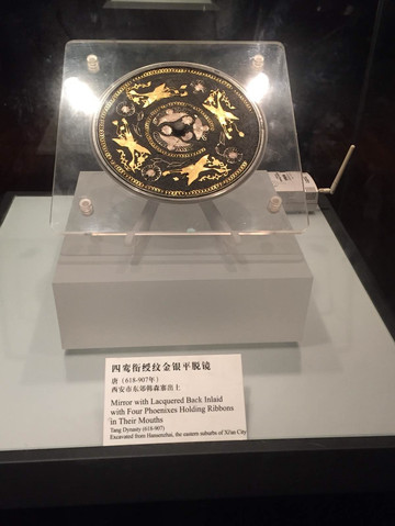                唐朝镜子精美背面