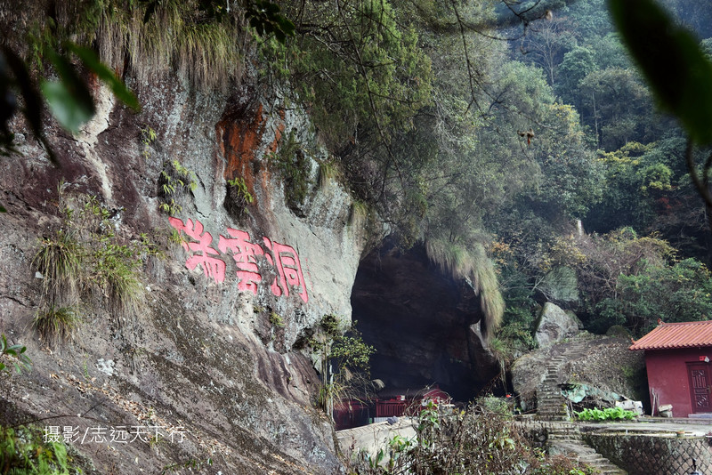 下午:稍作休息后,游览瑞云山旅游区 晚上:入住酒店 第二天 上午