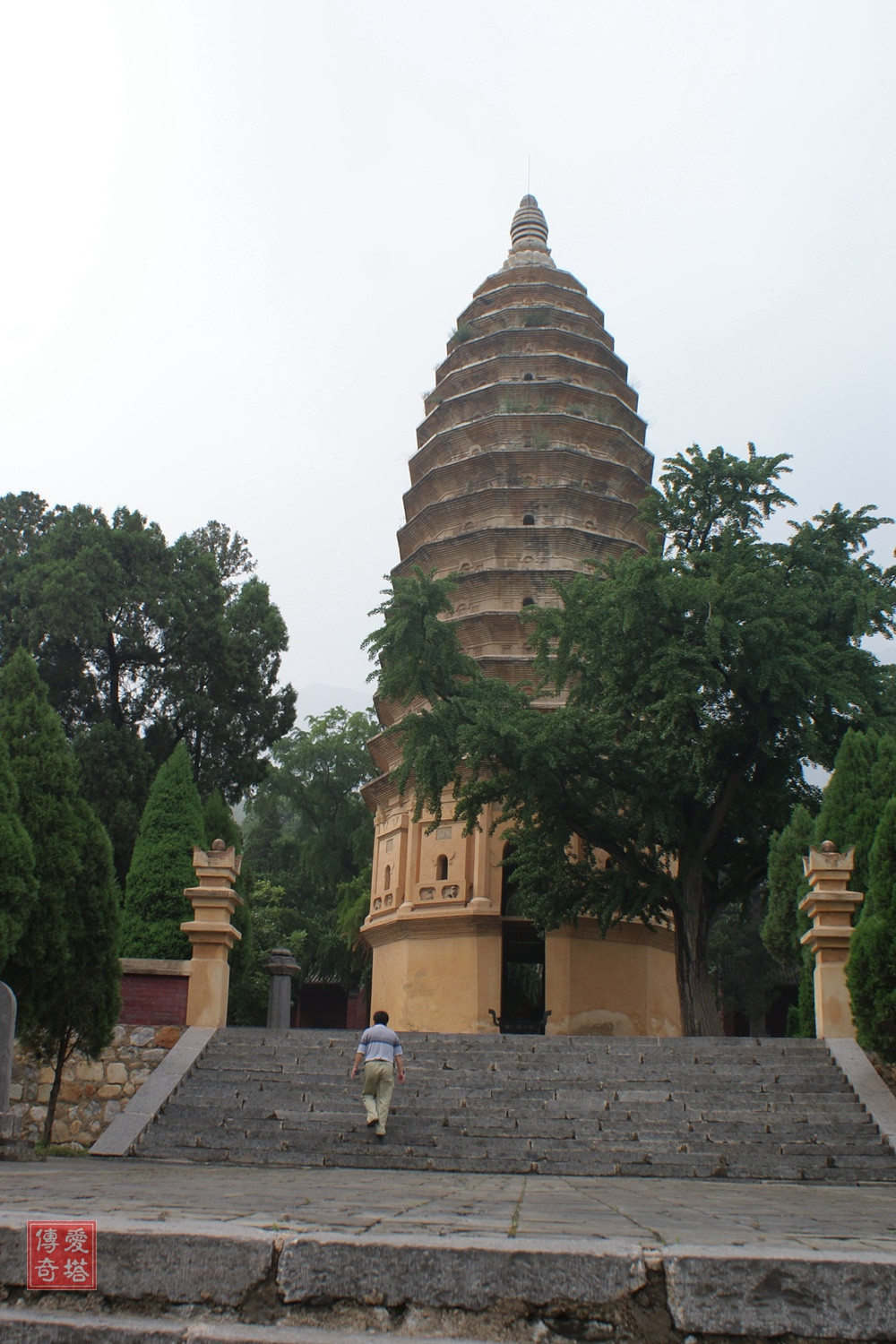 登封嵩岳寺塔