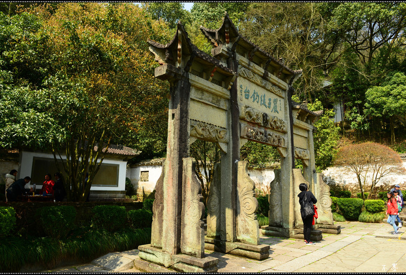 严子陵钓台景区面积不大,一个多小时足矣,要问清游船的发船时间,错过