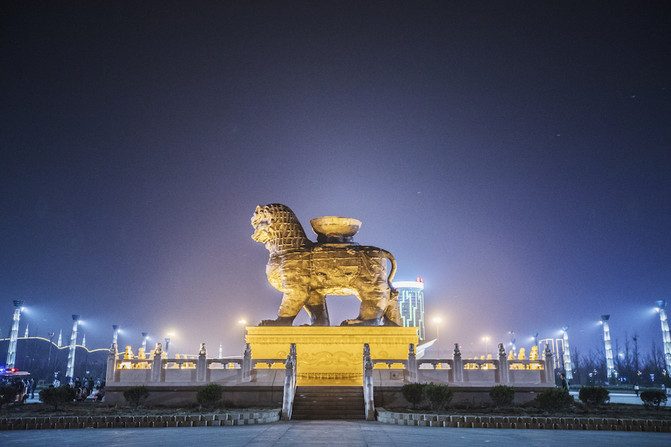 发现在广场上还有一个超级大的复原铁狮子,确实就是沧州的标志了