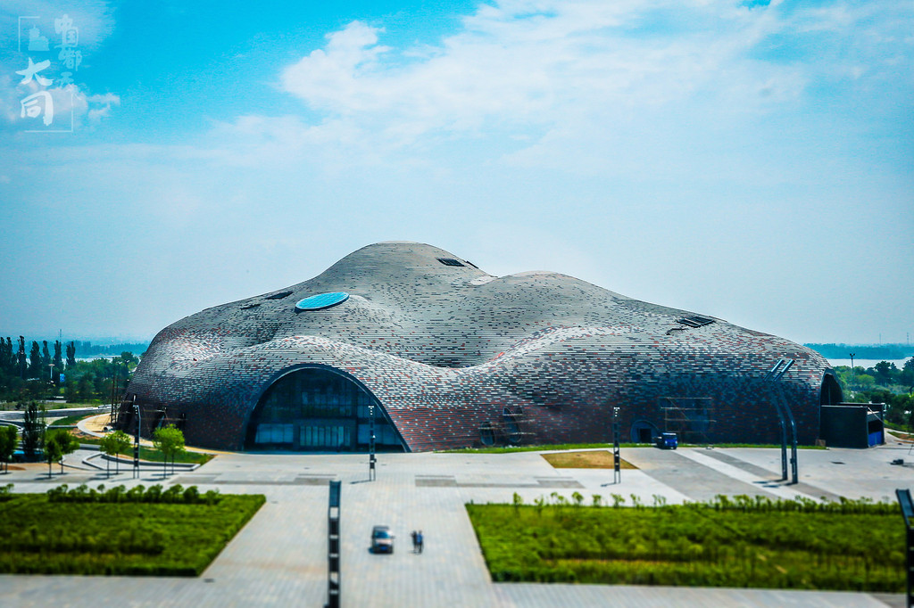 大同大剧院由日本建筑大师矶崎新与上海现代设计集团合作设计,建筑为