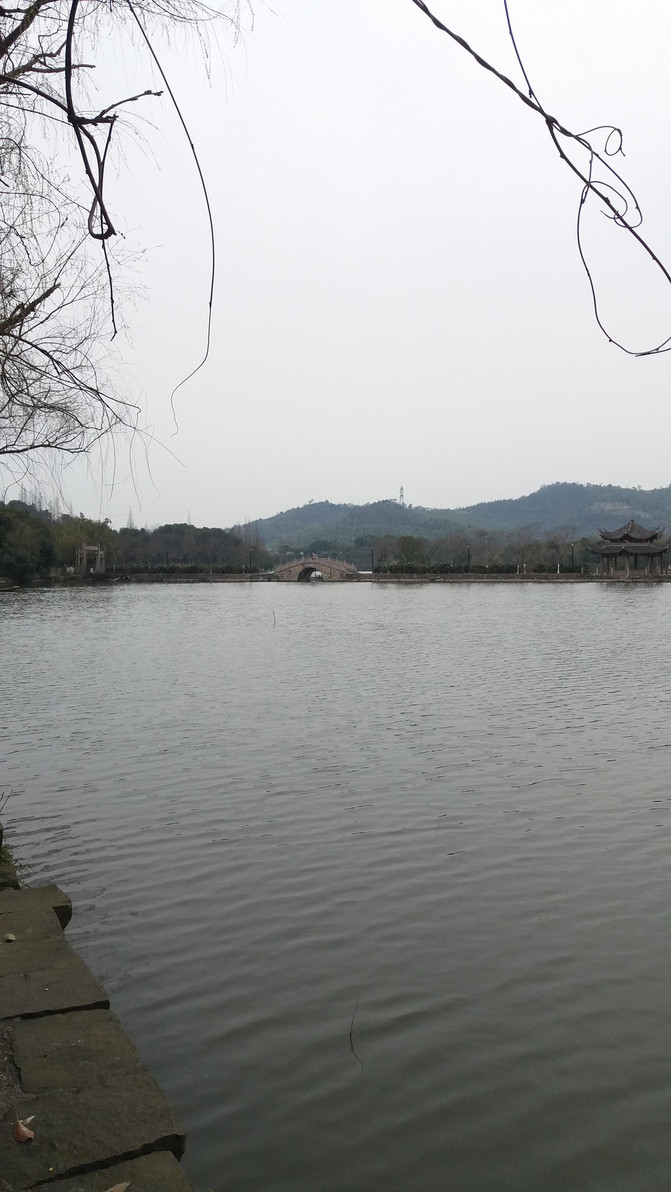 慈湖.  
