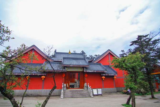 遇仙寺-洗象池-雷洞坪 遇仙寺-洗象池-雷洞坪 当你在雷洞坪眺望山下