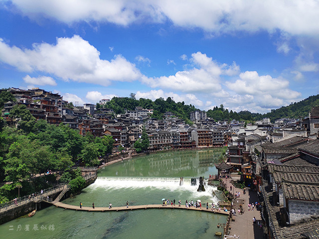 凤凰古城三日之旅:当岁月流淌到凤凰,一起看一场苗家风情