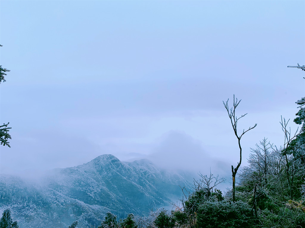 拍的,心痛自己) 行程安排: day1:家——衡阳东——衡山西——山脚附近