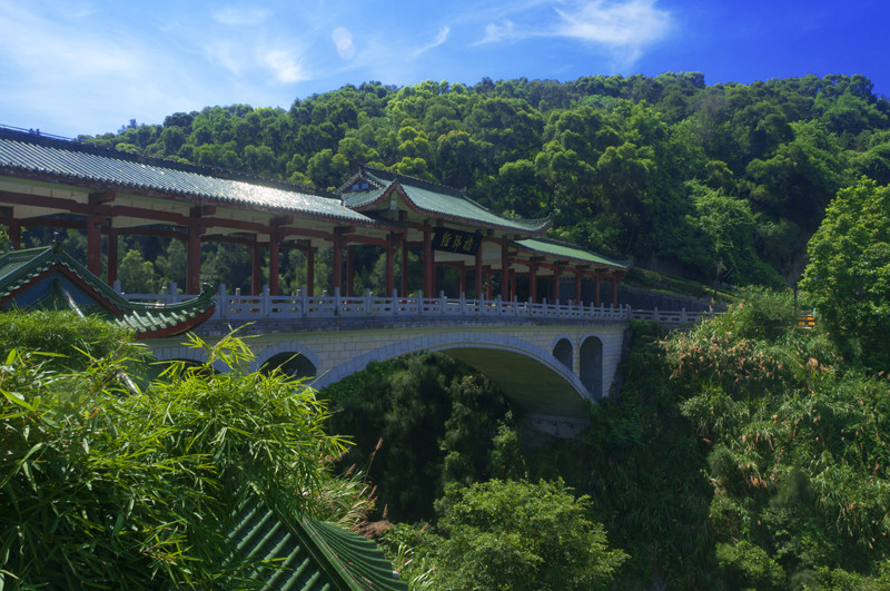 南山公园是长乐最值得一去的公园了,山体公园,风景不错,亭台楼阁桥