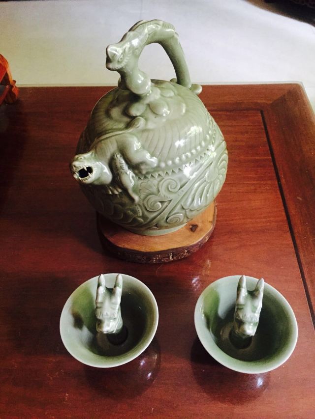 在陕西省历史博物馆购买的倒流壶.壶480元,杯子50元/个.