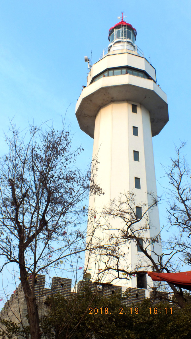 烟台山灯塔,是烟台城市的标志性建筑,始建于清光绪三十一年(公元1905