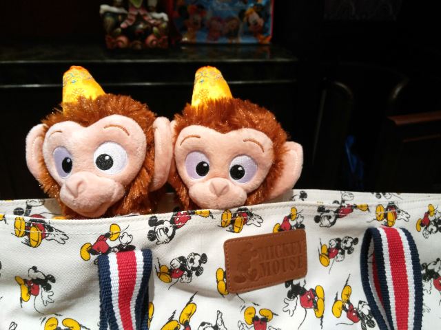谜底庄园里的小猴子阿拔,也是全球只有香港迪士尼才有的公仔哦.