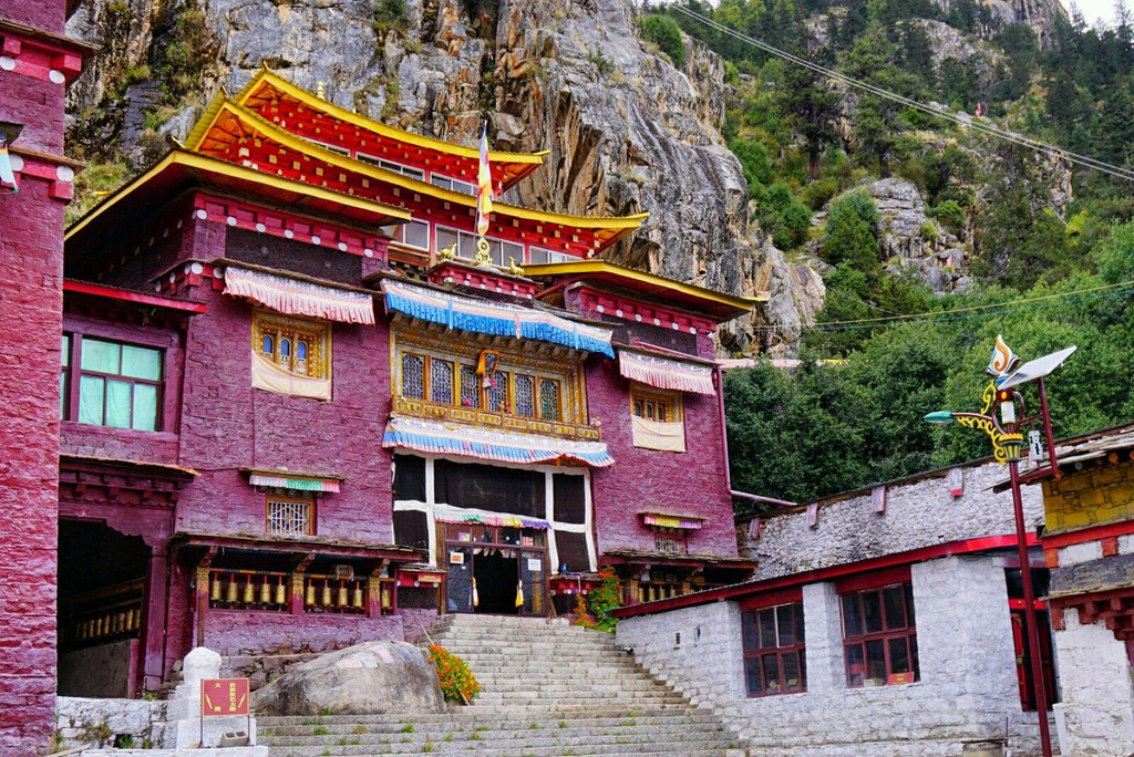 稻城邦普寺