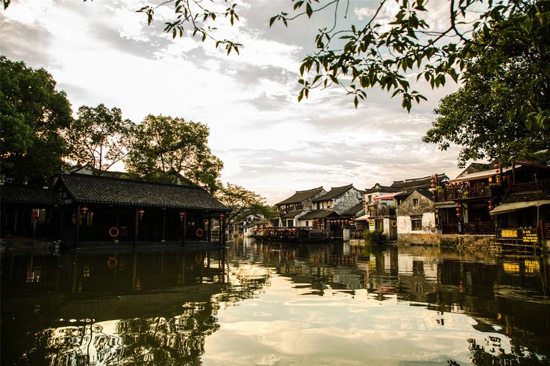 胥塘河,过岁月的更替之后,这里慢慢的变成了如今的西塘河,至唐宋