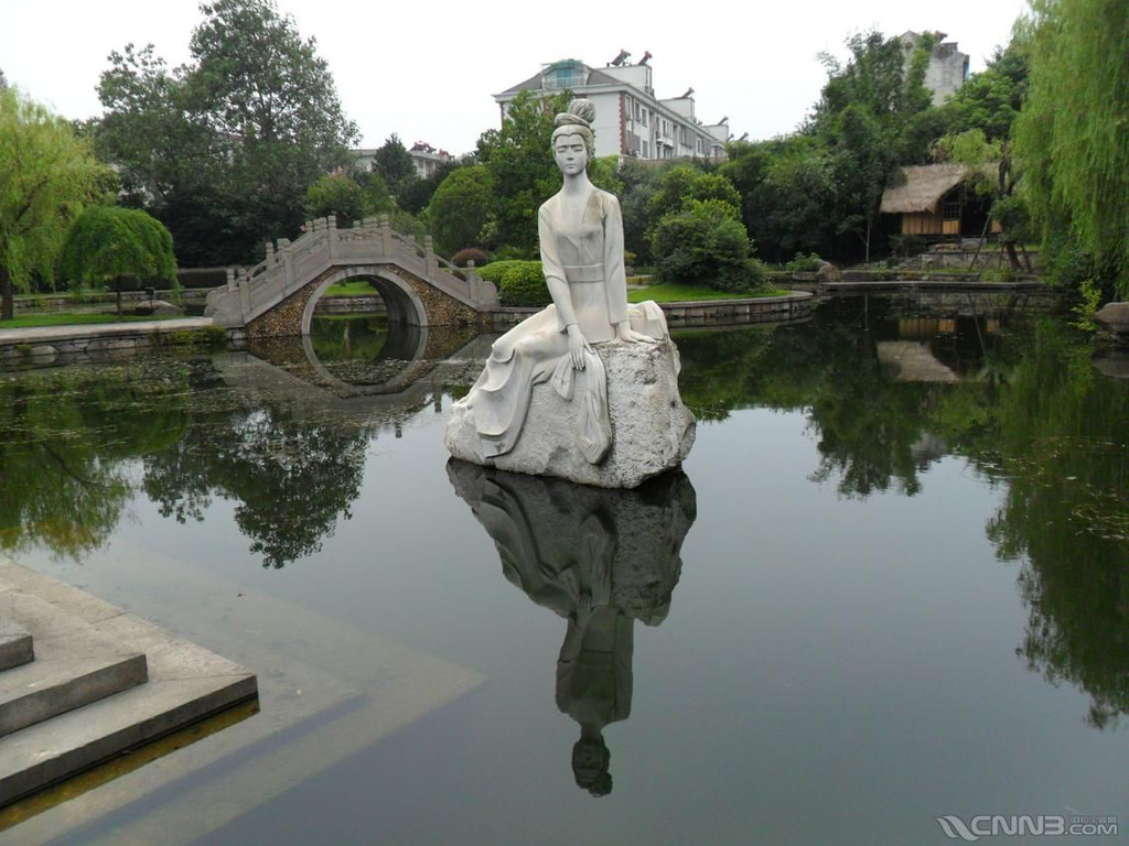 西施故里旅游区按功能划分为一轴一心六区.