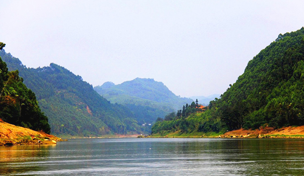 乐山市中区与眉山青神县之交岷江段有峡,名平羌三峡.