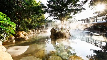 湖泉温泉水世界 湖泉半山温泉 可邑小镇 云南红酒庄 景点任搭一日游