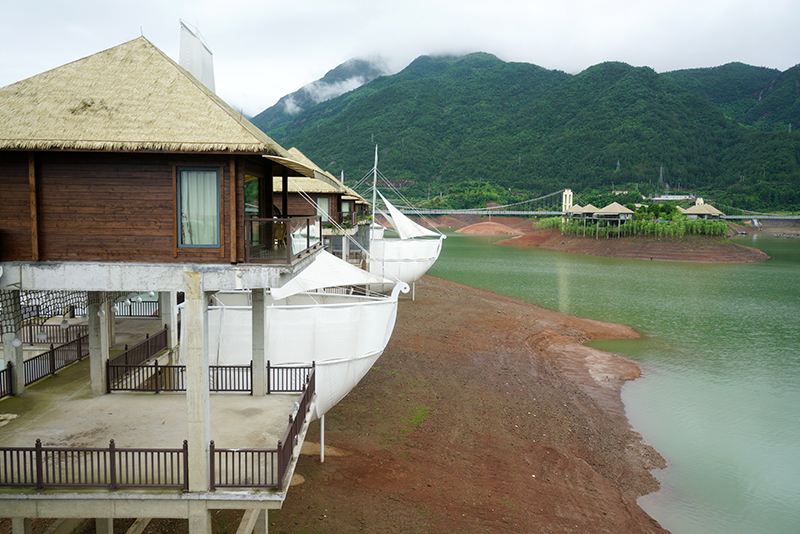 山中云雾起,枕眠云和湖,宿在马尔代夫云和云曼的时光