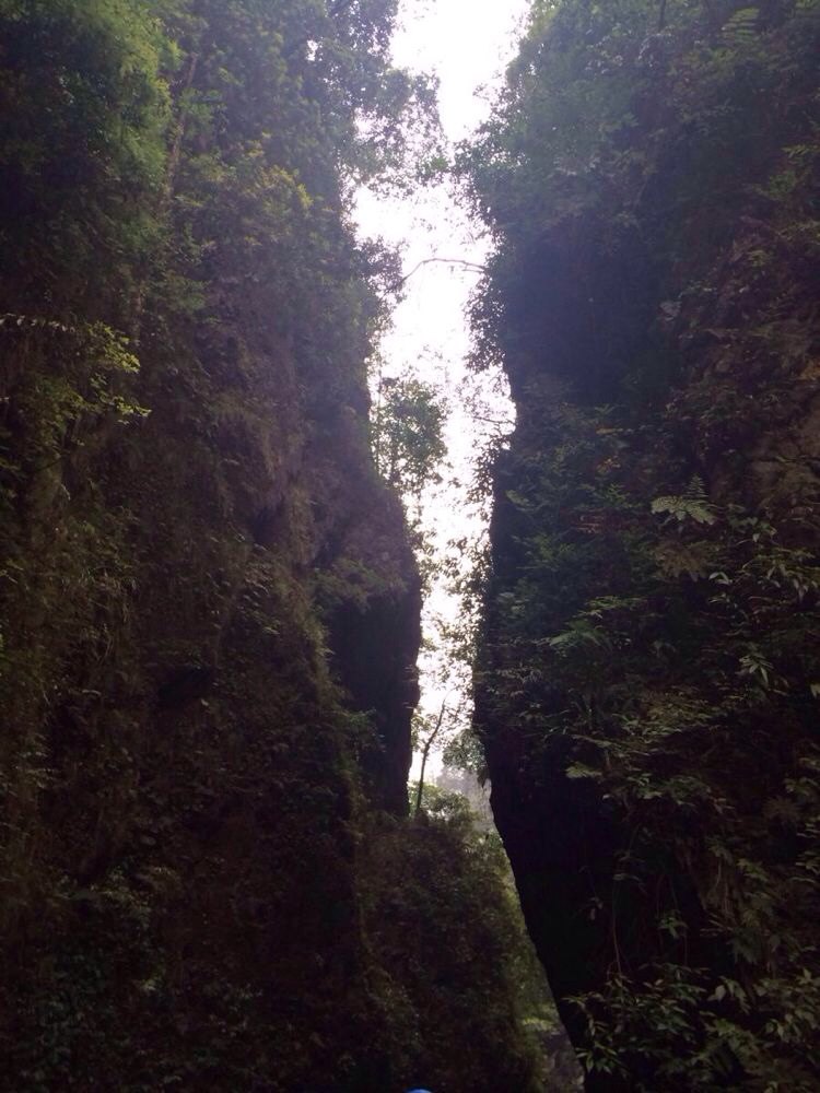 峨眉山一线天 峨眉山