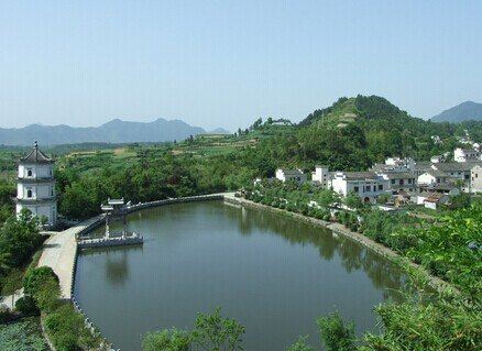 江村,座落在风景秀丽的黄山脚下,安徽省旌德县境内,距黄山风景区三十