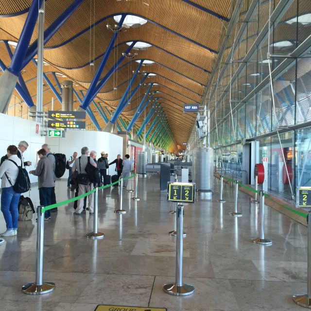 马德里机场大厅.