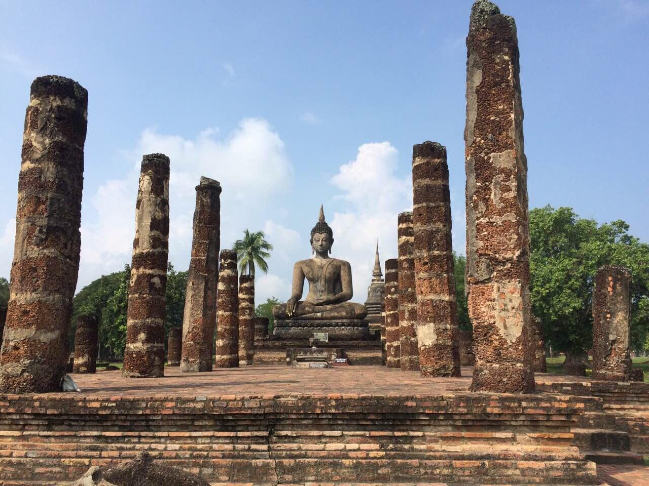 一大早开车来到素可泰王朝遗址,门票100株,可以选择租自行车或开车