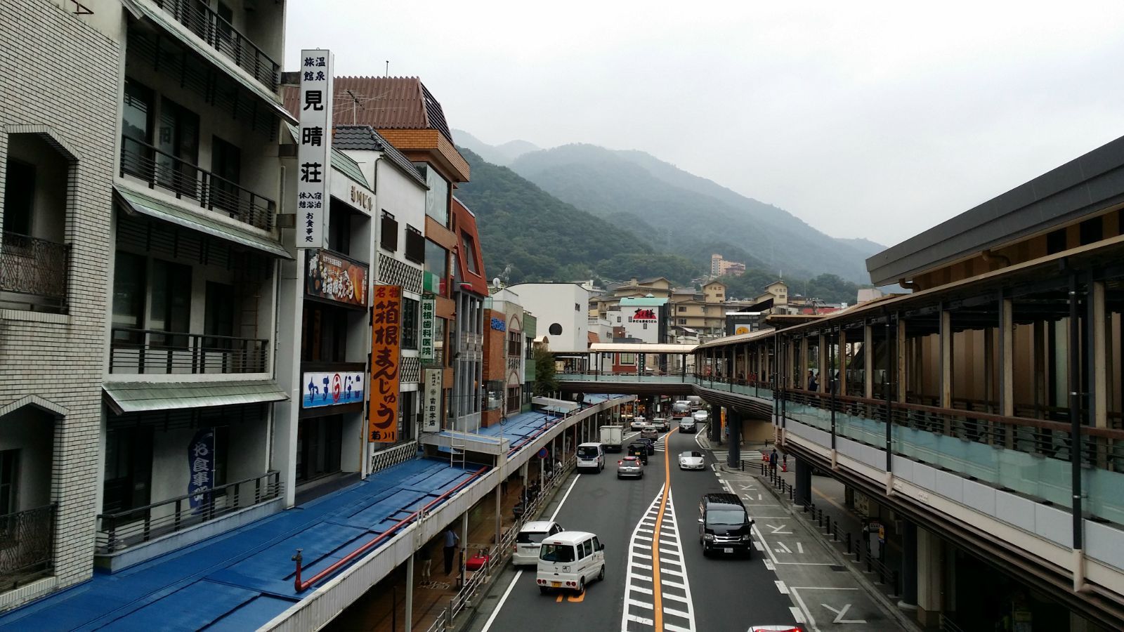 好清雅的街道,看似宁静,实则繁荣得很啊 箱根汤本站