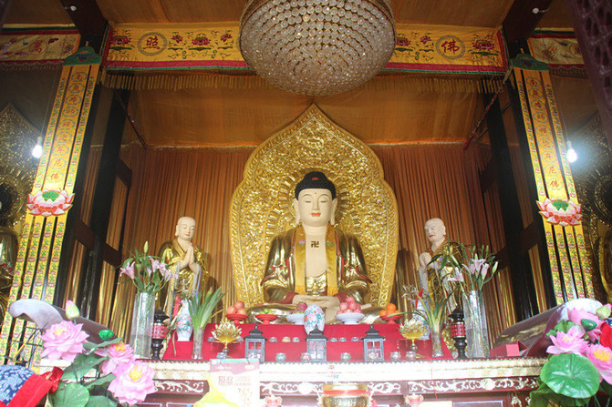 佛度人生虔行织金东山寺