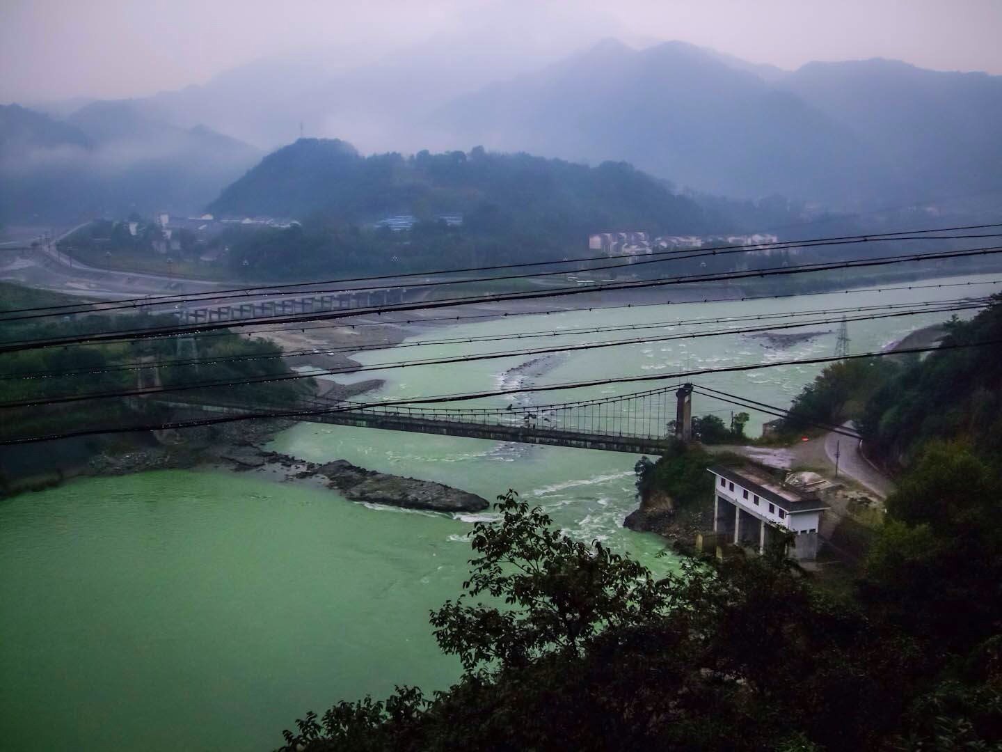 紫坪铺水库下游 成都都江堰