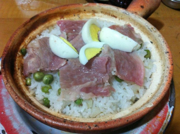每次来丽江都要尝尝这个---云南特有的砂锅饭,以往在昆明也很多地方