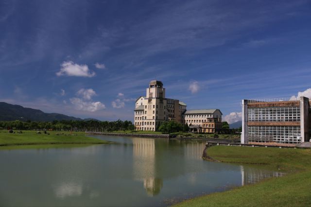 学校里的湖 东华大学