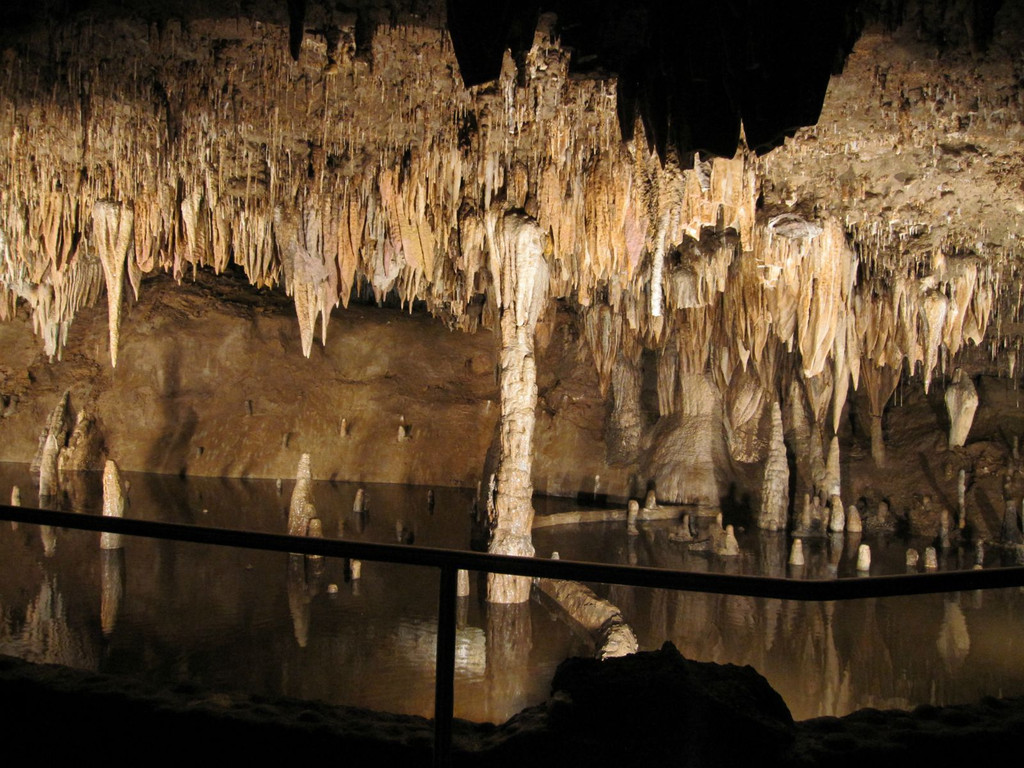 meramec caverns   