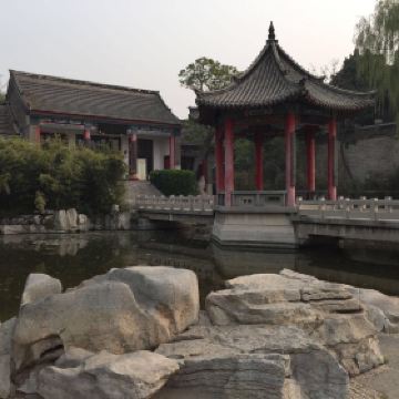 大明湖的夏雨荷_大明湖一年收入多少钱