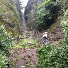 穿岩十九峰景区: 我们是从千丈幽谷这边的入口进入景区的,由于刚下过