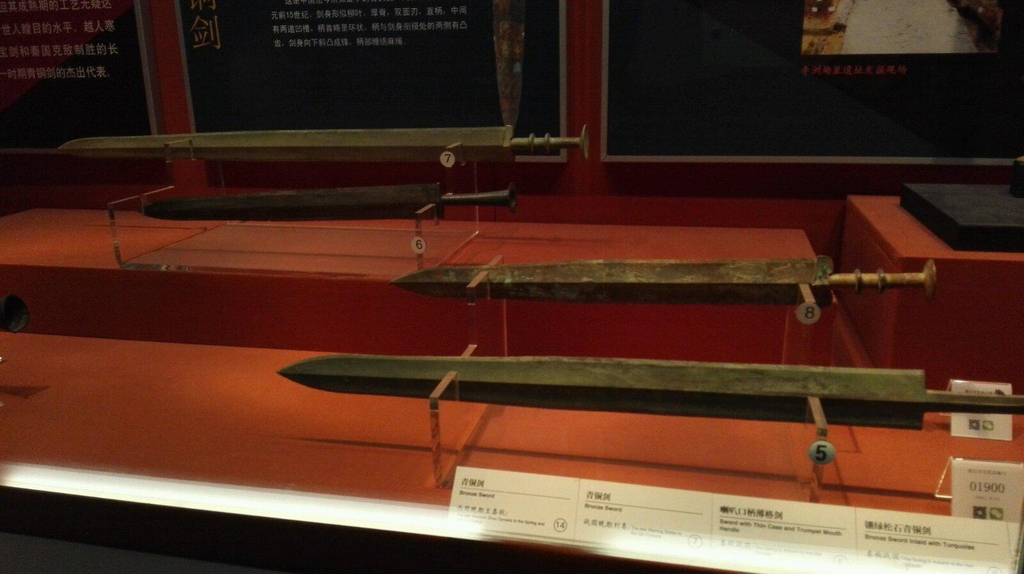 有三个博物馆和一个展示馆,从南往北依次是伞,刀剑剪,扇博物馆和手