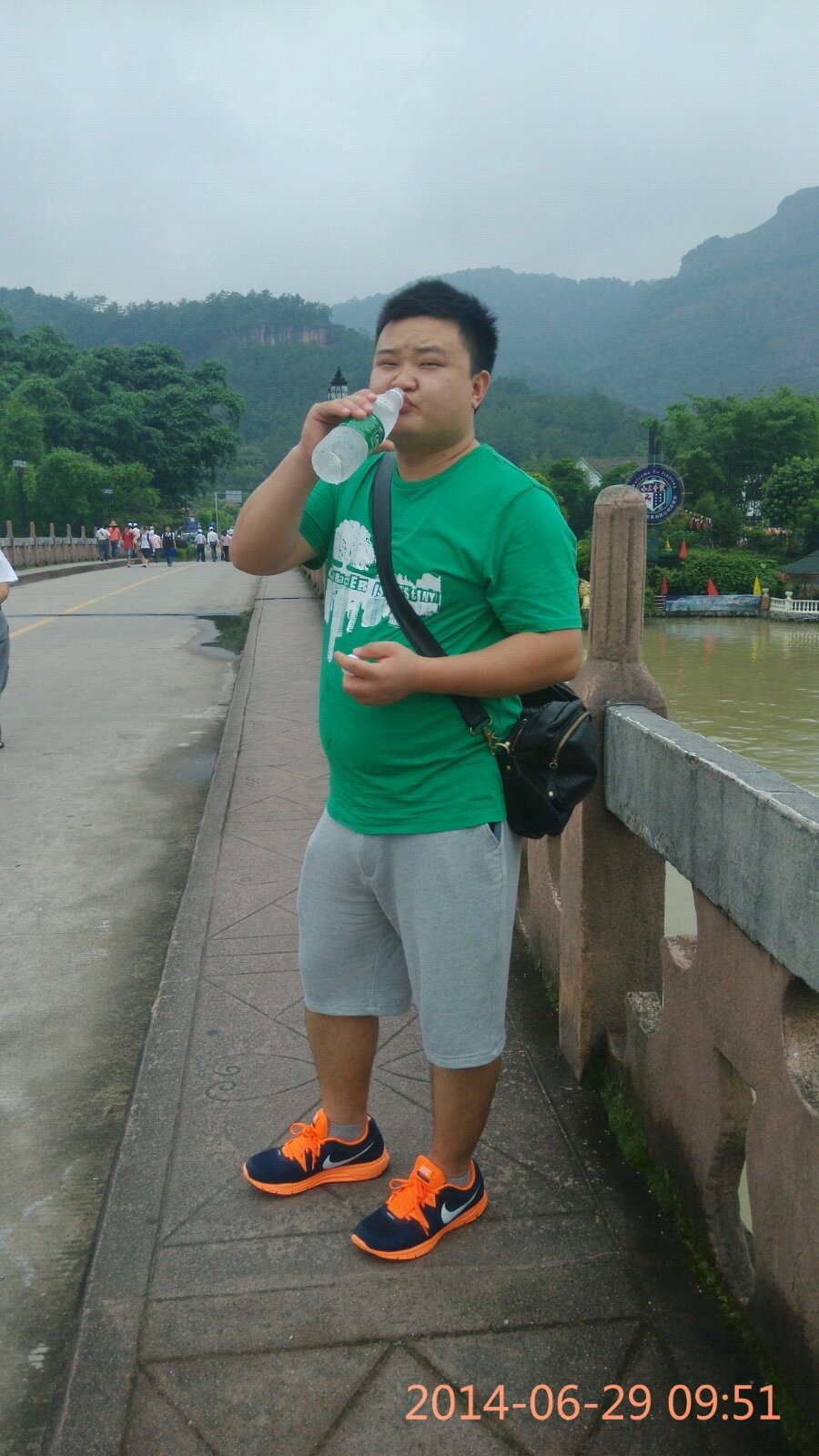 攻略妞,走到哪都在喝水.东京水牛完整观看图片