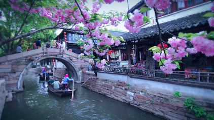 美达酒店+自助早餐+甪直古镇门票!免费超大泳