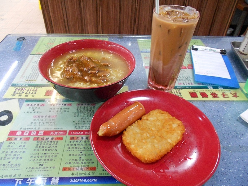 鲤鱼门广场太子茶餐厅早餐(4分,脆皮肠只有半条,太寒酸,沙爹牛肉