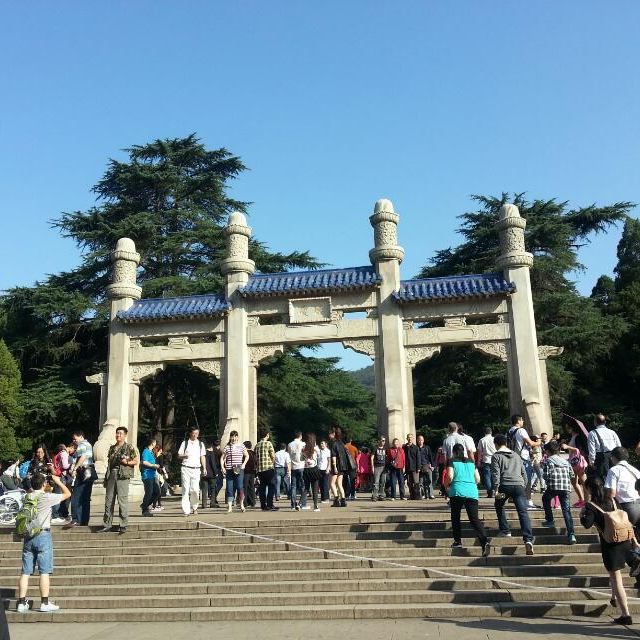 人超级多.免费的景点.
