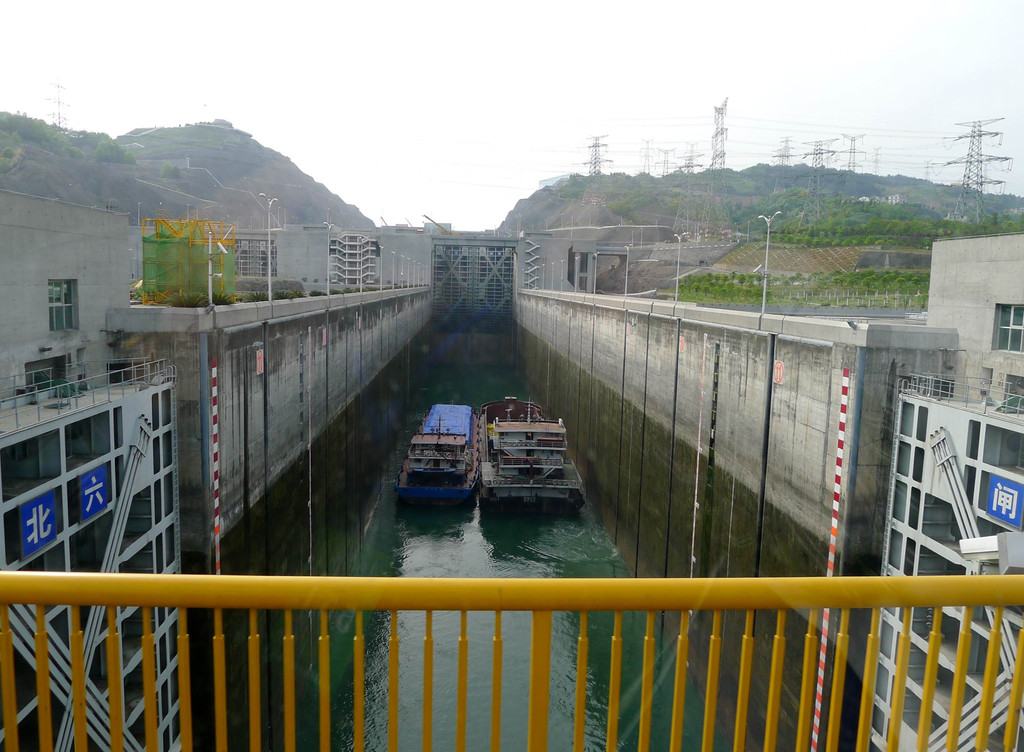               三峡双线五级船闸