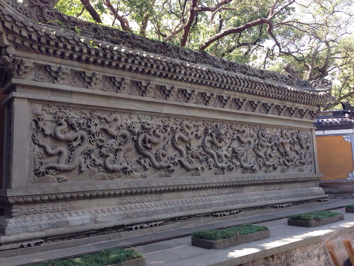 法雨寺的九龙壁 法雨寺