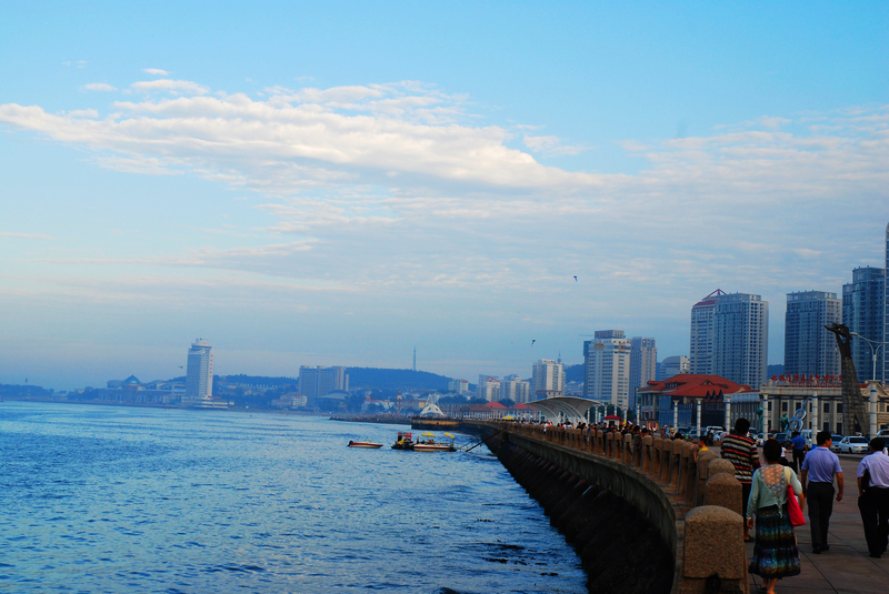 沿着海边的滨海路一道向东开, 看了烟台最美的海边