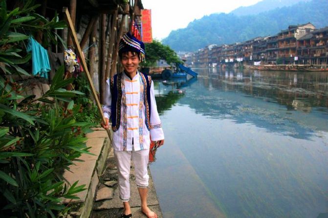 湖南张家界凤凰古城的小情侣毕业旅行8日自由