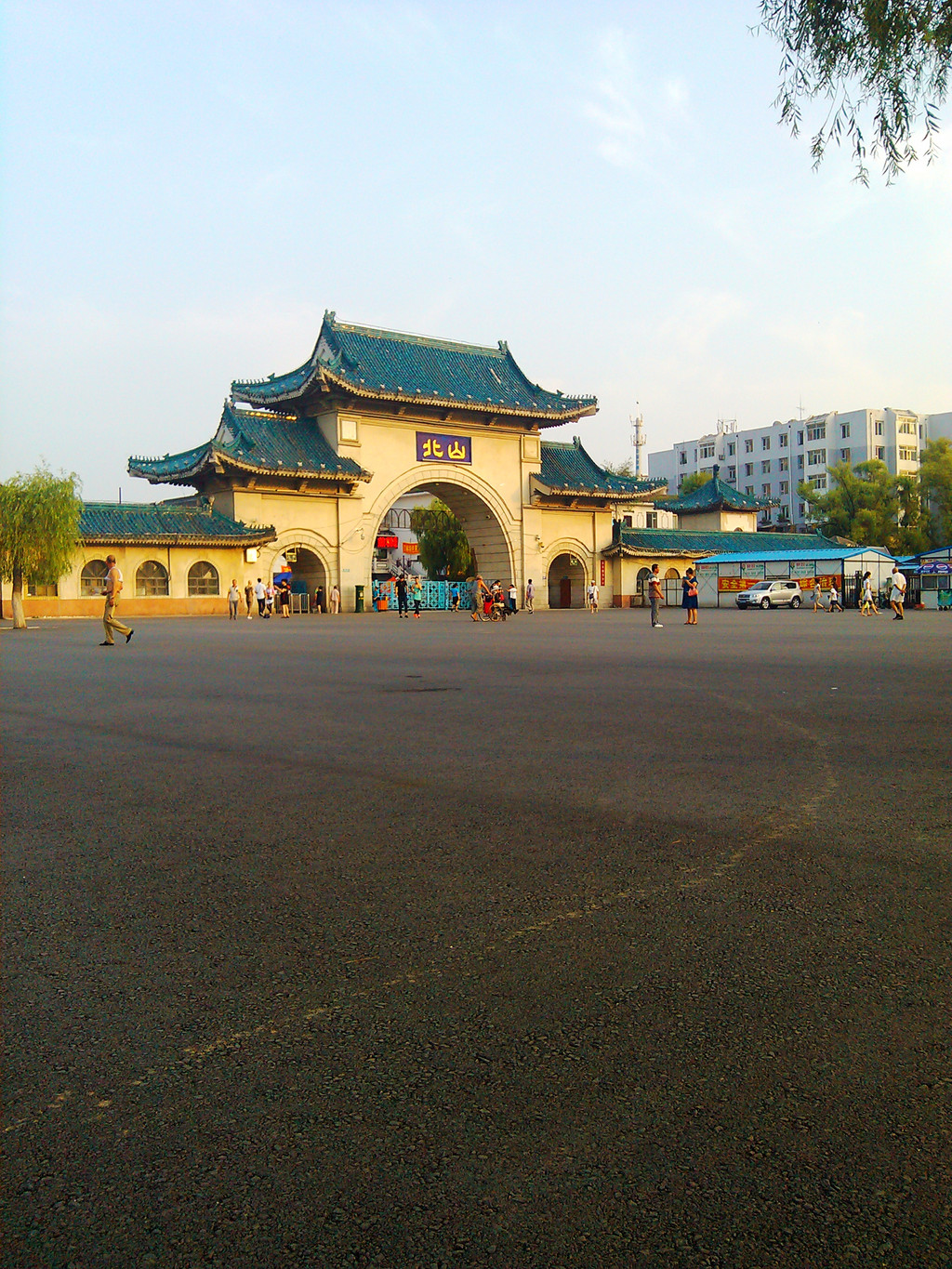 美人蕉花海. 吉林北山史建于4年,峰海拔270米,名胜古迹众多.