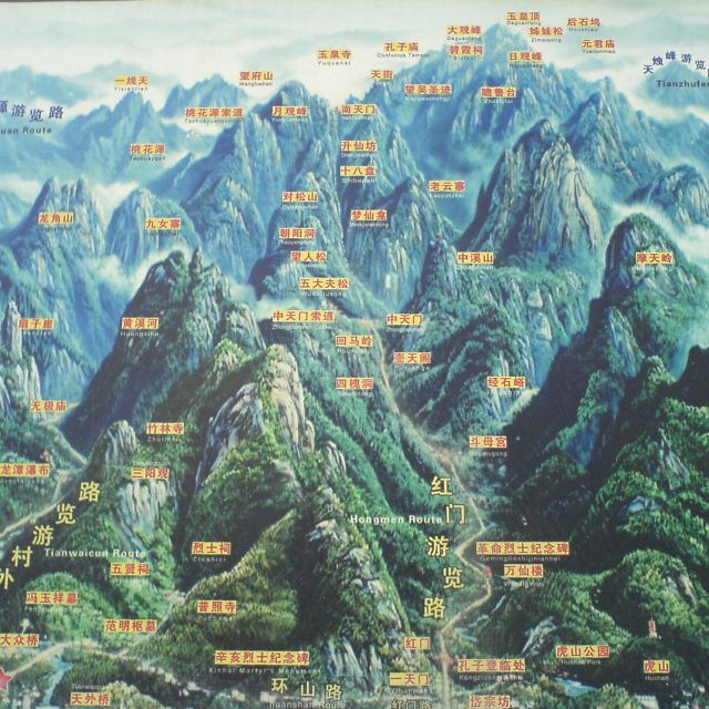 车行路线的山脚有一个天外村,我对它的柱子还是挺感兴趣的.