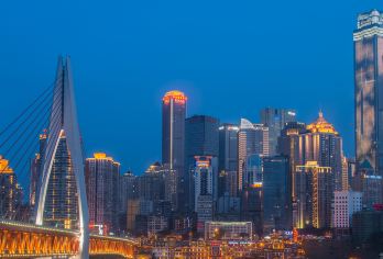 重庆夜游【上门接送纯玩 两江四岸夜游 2-6人精致小团】【[品质纯玩]无隐形消费，无购物，全程司兼导用心服务，精选经典 洪崖洞+千厮门大桥+弹子石老街等】