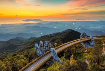 巴拿山一日游·小团可选｜金橋＋纜車＋接送＋導遊＋可選自助午餐【从岘港出发，乘坐往返缆车畅游巴拿山，打卡巨手托举的金桥，漫步法国村、花园与梦幻乐园。】