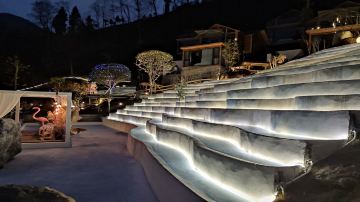 海螺沟木林森村温泉
