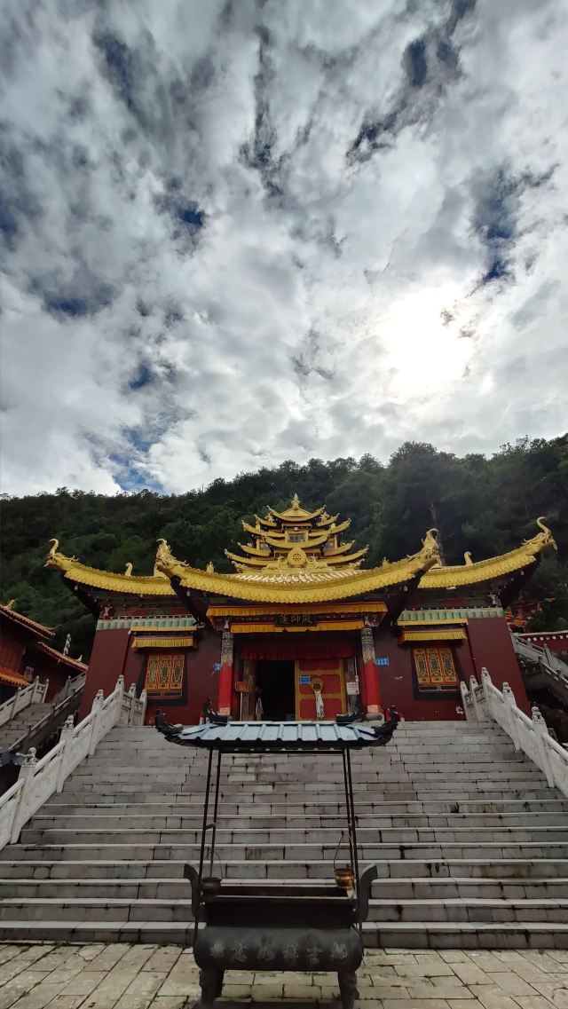 文笔山风景区-金刚亥母灵洞