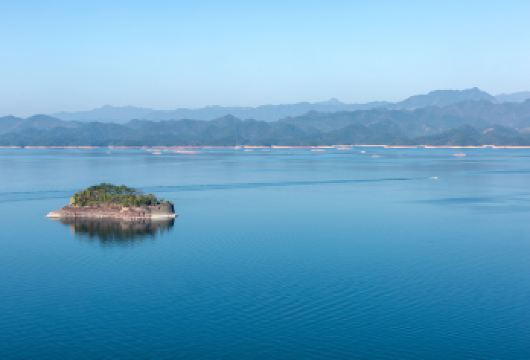 杭州千岛湖景区+千岛湖中心湖区纯玩跟团1日游【[一价全含]景点门票、‘游船、导游、巴士、中餐、导游全含，服务细心周到】